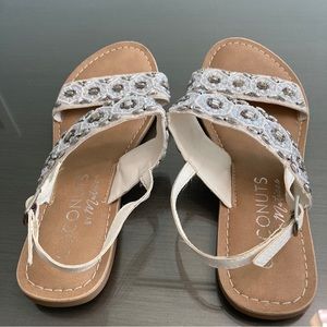 Women’s white beaded size 7 flat sandals
